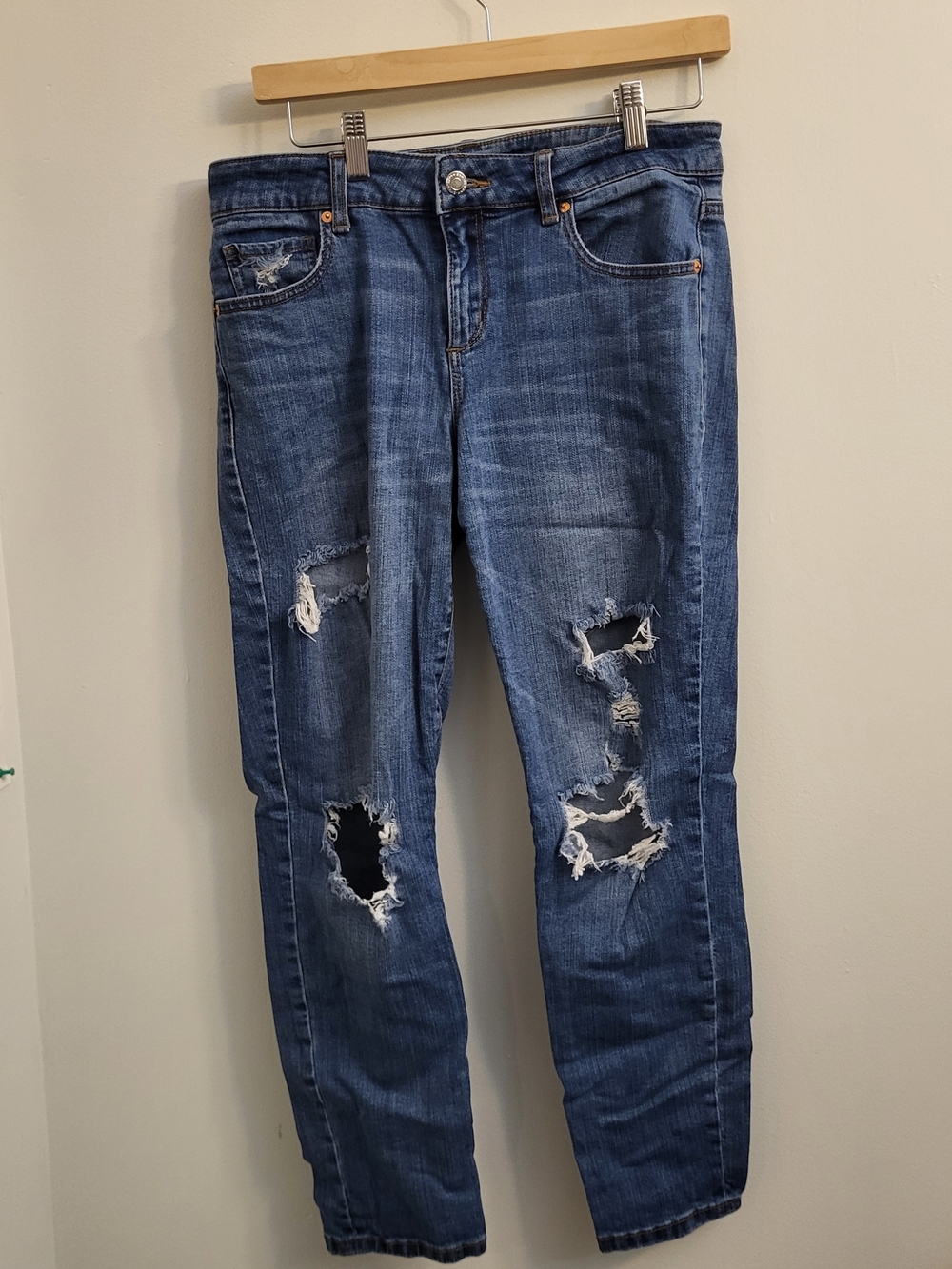 Distressed Boyfriend Jeans in Mid Blue